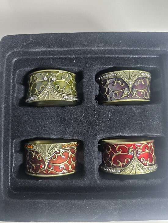 Bombay Set of 4 Ornate Motif Napkin Rings with Gem Accents - Picture 1 of 5